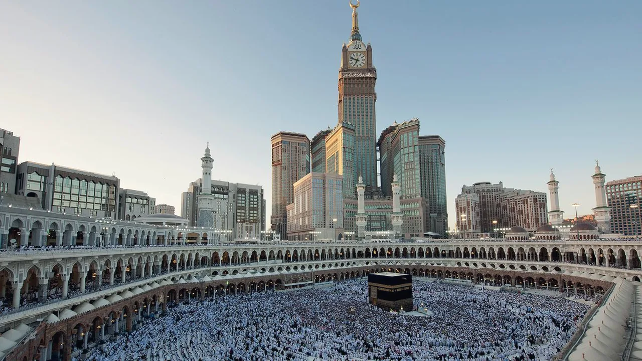 موعد عمرتك من الرياض: الشهر ويوم الانطلاق وساعة الطواف